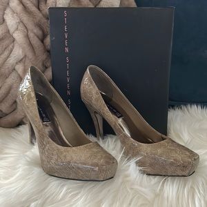 Steve Madden square toe patent heel